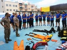 Alumnos PFAE Seguridad y Vigilancia con los Buceadores de la Marina  3